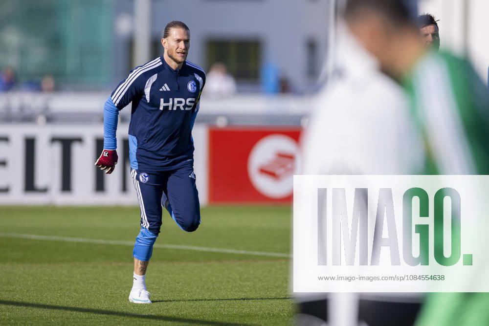 Fussball, Training des FC Schalke 04. Torwart Loris Karius (FC Schalke 04). Gelsenkirchen Trainingsgelände FC Schalke 04 NRW Deutschland xRHR-FOTO YYx