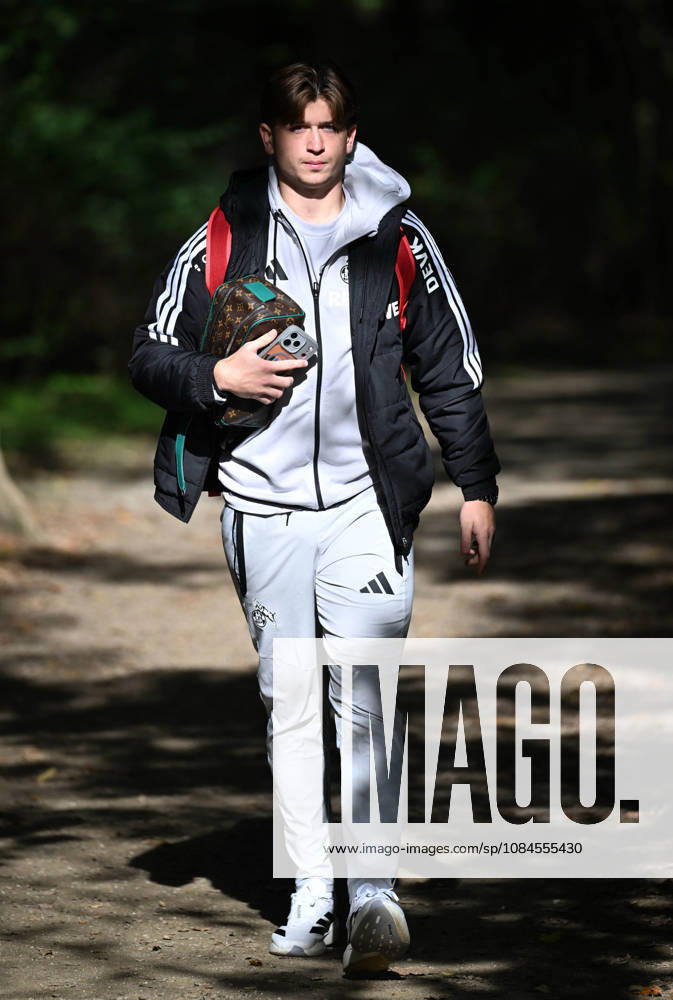 Fussball 1.Bundesliga, 1.FC Koeln . Treffen am Geissbockheim. Training vor dem Frankfurt Spiel. Mikey Moore ( 1.FC Köln ) Koeln