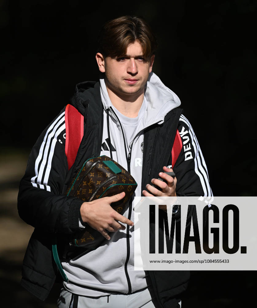 Fussball 1.Bundesliga, 1.FC Koeln . Treffen am Geissbockheim. Training vor dem Frankfurt Spiel. Mikey Moore ( 1.FC Köln ) Koeln
