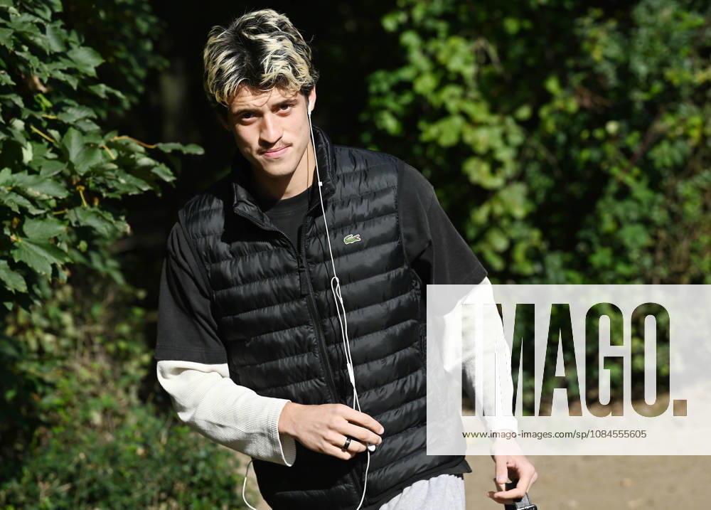 Fussball 1.Bundesliga, 1.FC Koeln . Treffen am Geissbockheim. Training vor dem Frankfurt Spiel. Gil Neves ( 1.FC Köln ) Koeln