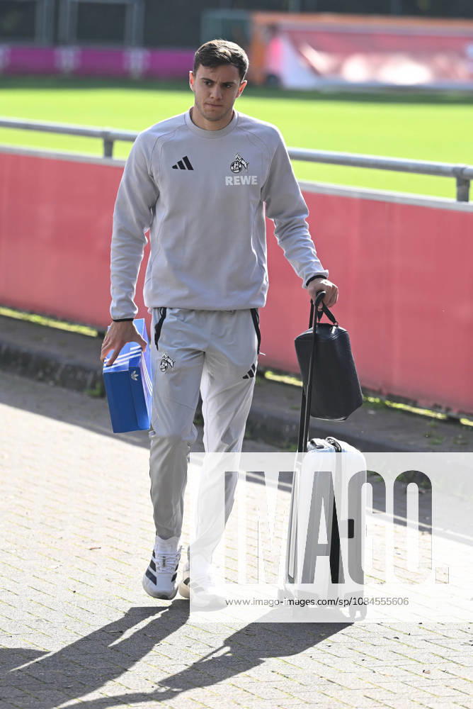 Fussball 1.Bundesliga, 1.FC Koeln . Treffen am Geissbockheim. Training vor dem Frankfurt Spiel. Paul Okon - Engstler ( 1.FC Köln ) Koeln