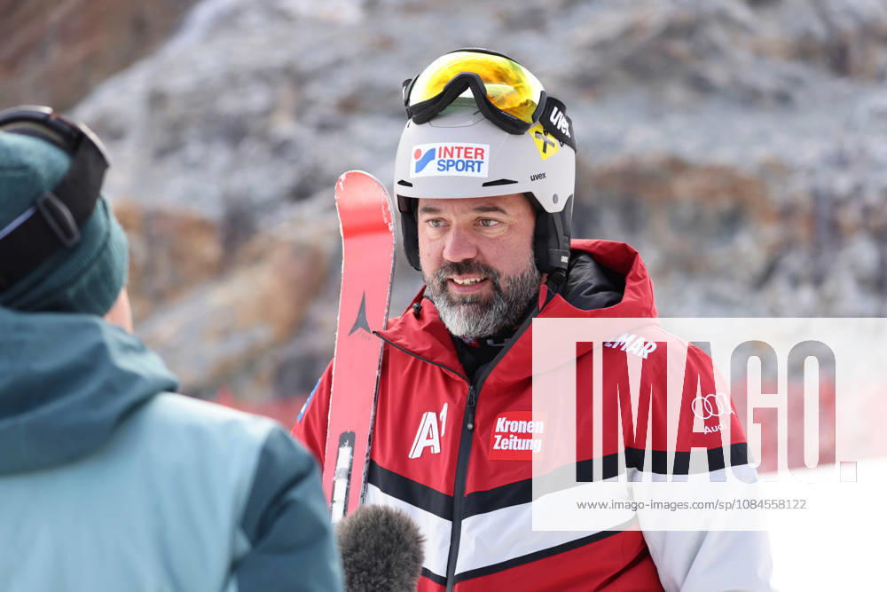 ALPINE SKIING - Ski Austria, training SOELDEN,AUSTRIA,15.OCT.26 - ALPINE SKIING - Ski Austria, giant slalom, training and qualification. Image shows head coach Johannes Zoechling (AUT). GEPAxpictures xMathiasxMandl