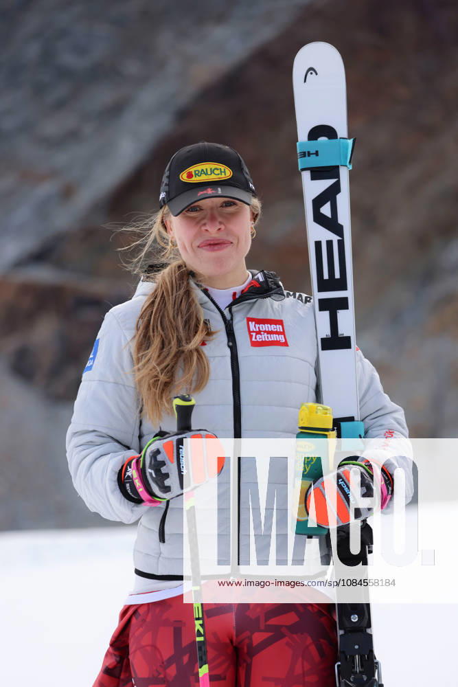 ALPINE SKIING - Ski Austria, training SOELDEN,AUSTRIA,15.OCT.26 - ALPINE SKIING - Ski Austria, giant slalom, training and qualification. Image shows Victoria Olivier (AUT). GEPAxpictures xMathiasxMandl