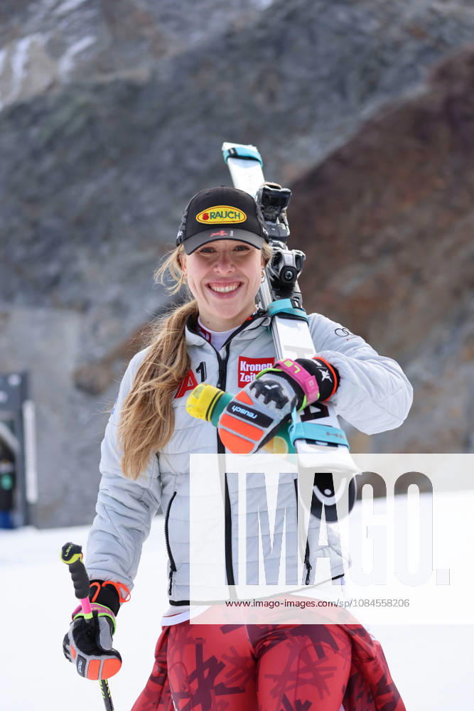 ALPINE SKIING - Ski Austria, training SOELDEN,AUSTRIA,15.OCT.26 - ALPINE SKIING - Ski Austria, giant slalom, training and qualification. Image shows Victoria Olivier (AUT). GEPAxpictures xMathiasxMandl