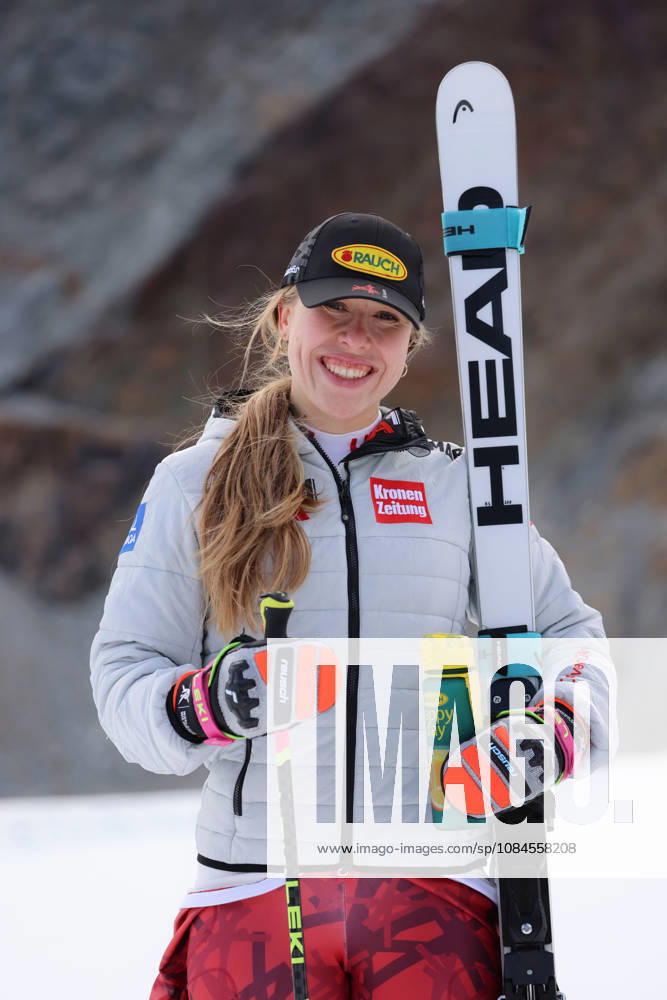 ALPINE SKIING - Ski Austria, training SOELDEN,AUSTRIA,15.OCT.26 - ALPINE SKIING - Ski Austria, giant slalom, training and qualification. Image shows Victoria Olivier (AUT). GEPAxpictures xMathiasxMandl