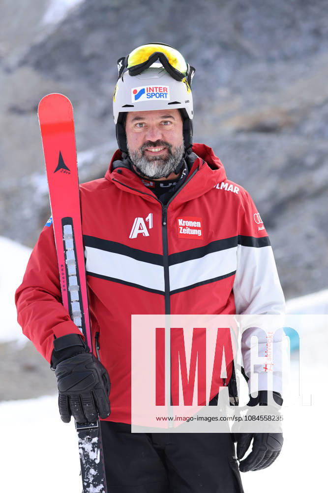 ALPINE SKIING - Ski Austria, training SOELDEN,AUSTRIA,15.OCT.26 - ALPINE SKIING - Ski Austria, giant slalom, training and qualification. Image shows head coach Johannes Zoechling (AUT). GEPAxpictures xMathiasxMandl