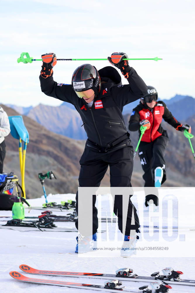 ALPINE SKIING - Ski Austria, training SOELDEN,AUSTRIA,15.OCT.26 - ALPINE SKIING - Ski Austria, giant slalom, training and qualification. Image shows Ricarda Haaser (AUT). GEPAxpictures xMathiasxMandl