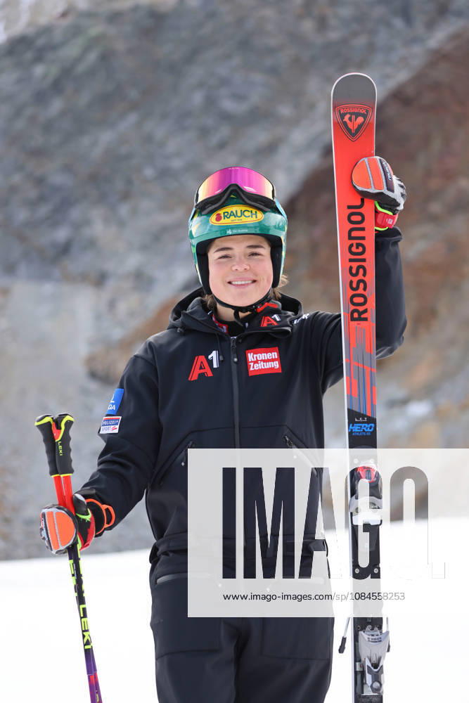 ALPINE SKIING - Ski Austria, training SOELDEN,AUSTRIA,15.OCT.26 - ALPINE SKIING - Ski Austria, giant slalom, training and qualification. Image shows Julia Scheib (AUT). GEPAxpictures xMathiasxMandl