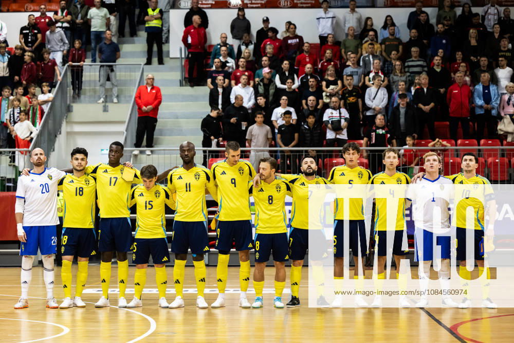 Players of Sweden line up ahead of the FIFA Futsal World Cup qualifier match between Hungary and Sweden on October 15, 2026 in Nyiregyhaza. Photo: Bildbyran EXT BILDBYRÅN COP 18 XYA131 futsal landslaget hungary sverige national team, Nationalteam sweden bbeng vm-kval world cup qualifier ungern
