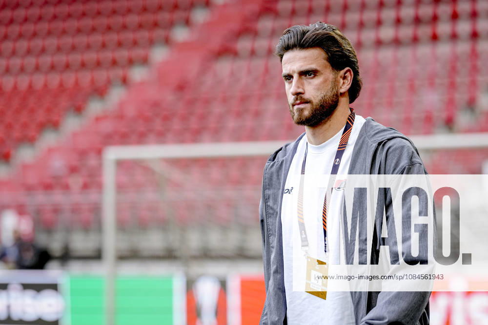 ALKMAAR - AZ Alkmaar defender Wesley Hoedt during the UEFA Europa League match between AZ and Hapoel Beer-Sheva at AFAS stadion on 15 October 2026 in Alkmaar, Nederland. ED VAN DE POL EYE4IMAGES DeFodi Images -
