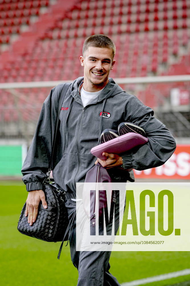 ALKMAAR - AZ Alkmaar defender Wouter Goes during the UEFA Europa League match between AZ and Hapoel Beer-Sheva at AFAS stadion on 15 October 2026 in Alkmaar, Nederland. ED VAN DE POL EYE4IMAGES DeFodi Images -