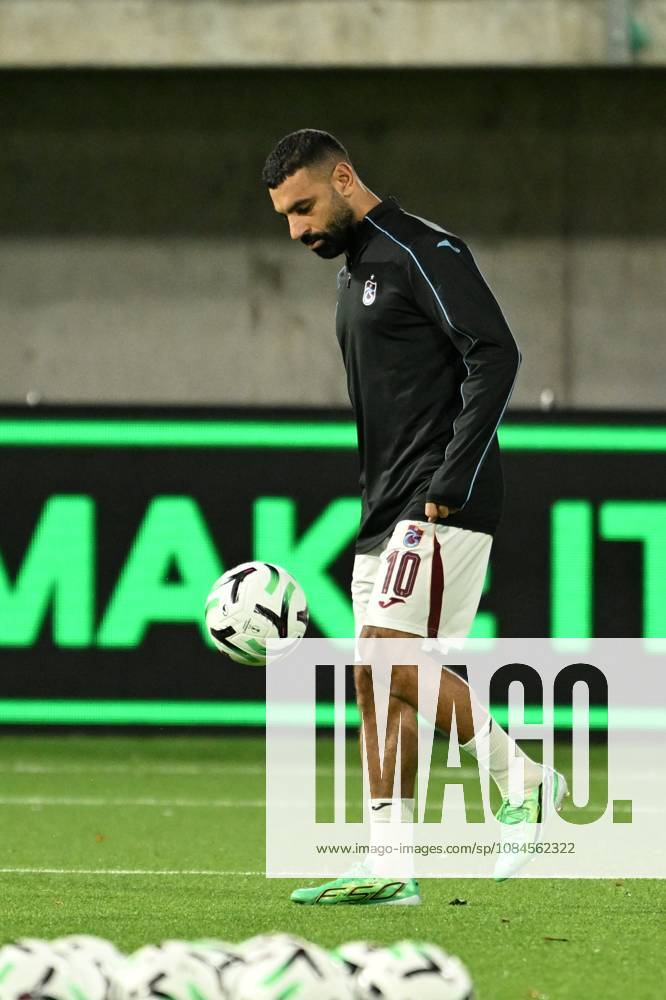 KuPS Kuopio v Trabzonspor - UEFA Conference League TAMPERE, FINLAND - OCTOBER 15: Trabzonspor player Mohamed Salah, wearing jersey No. 10, takes part in pre-match warm-up exercises ahead of the UEFA Conference League Week 1 match between KuPS Kuopio and Trabzonspor at Tammelan Stadium, on October 15, 2026 in Tampere, Finland. Hasan Tascan Anadolu Tampere Finland. Editorial use only. Please get in touch for any other usage.