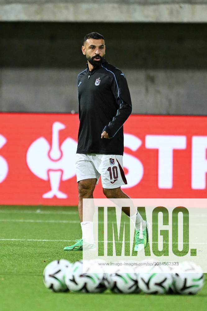 KuPS Kuopio v Trabzonspor - UEFA Conference League TAMPERE, FINLAND - OCTOBER 15: Trabzonspor player Mohamed Salah, wearing jersey No. 10, takes part in pre-match warm-up exercises ahead of the UEFA Conference League Week 1 match between KuPS Kuopio and Trabzonspor at Tammelan Stadium, on October 15, 2026 in Tampere, Finland. Hasan Tascan Anadolu Tampere Finland. Editorial use only. Please get in touch for any other usage.
