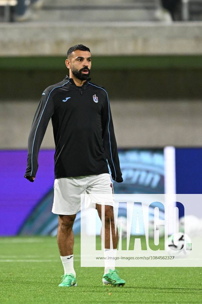 KuPS Kuopio v Trabzonspor - UEFA Conference League TAMPERE, FINLAND - OCTOBER 15: Trabzonspor player Mohamed Salah, wearing jersey No. 10, takes part in pre-match warm-up exercises ahead of the UEFA Conference League Week 1 match between KuPS Kuopio and Trabzonspor at Tammelan Stadium, on October 15, 2026 in Tampere, Finland. Hasan Tascan Anadolu Tampere Finland. Editorial use only. Please get in touch for any other usage.
