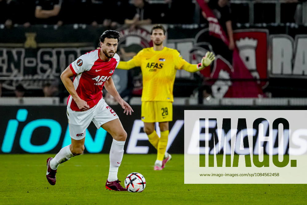 ALKMAAR - AZ Alkmaar defender Wesley Hoedt during the UEFA Europa League match between AZ and Hapoel Beer-Sheva in AFAS stadion on 15 October 2026 in Alkmaar, Nederland. ED VAN DE POL EYE4IMAGES DeFodi Images -
