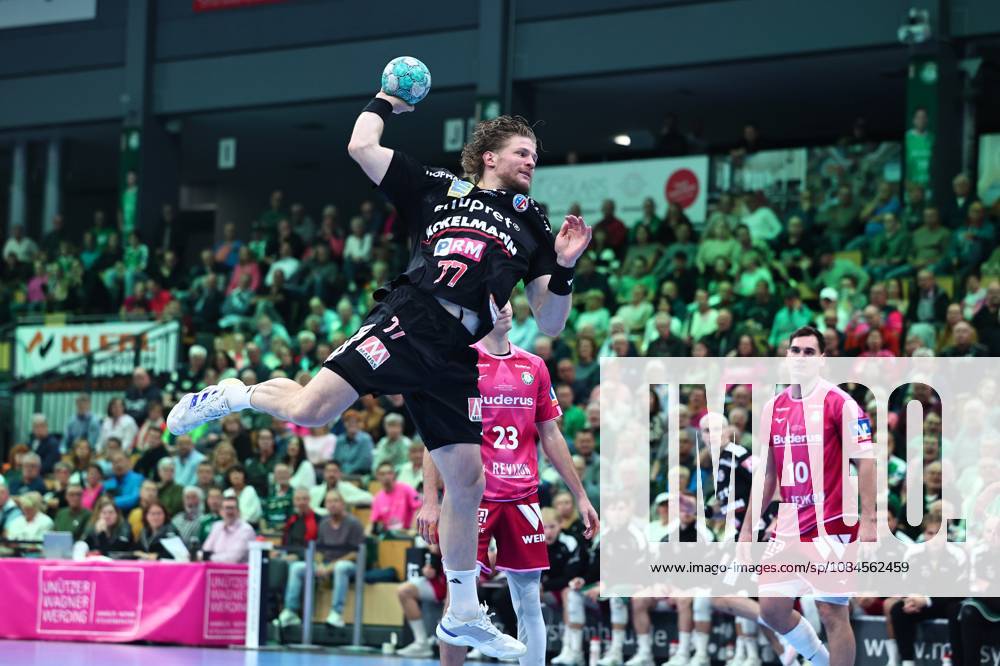 Torwurf von Maciej Gebala (HC Erlangen, 77) GER, HSG Wetzlar vs HC Erlangen, Handball, Opel Handball-Bundesliga, 9. Spieltag, Spielzeit 2026 2027, 15.10.2026 GER, HSG Wetzlar vs HC Erlangen, Handball, Opel Handball-Bundesliga, 9. Spieltag, Spielzeit 2026 2027, 15.10.2026 Wetzlar