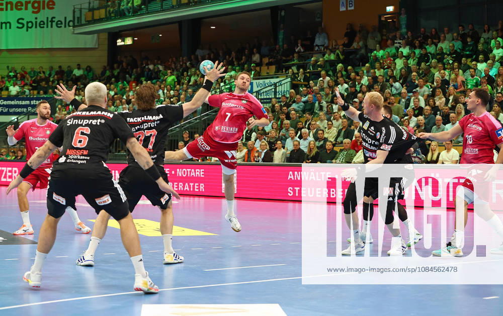 Handball Opel Handball Bundesliga, HSG Wetzlar - HC Erlangen v.l. Nikolaj Laesö (HSG Wetzlar), Marek Nissen (HC Erlangen), Maciej Gebala (HC Erlangen), Dominik Mappes (HSG Wetzlar), Sebastian Firnhaber (HC Erlangen), Josip Simic (HSG Wetzlar) Wetzlar Buderus-Arena Hessen Deutschland (DE)