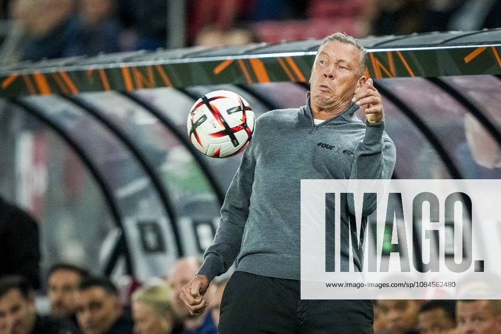 ALKMAAR , 15-10-2026, AFAS Stadion , season 2026 2027 , UEFA Europa League League phase , match between AZ and Hapoel Beer-Sheva , Picture shows AZ trainer coach Leeroy Echteld AZ - Hapoel Beer-Sheva x208448351x