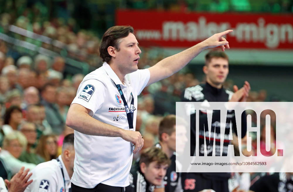 Handball Opel Handball Bundesliga, HSG Wetzlar - HC Erlangen v.l. Trainer Johannes Sellin (HC Erlangen) Wetzlar Buderus-Arena Hessen Deutschland (DE)