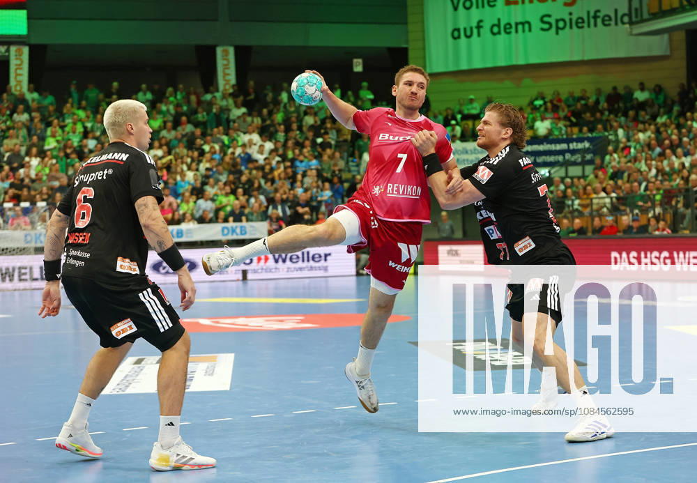 Handball Opel Handball Bundesliga, HSG Wetzlar - HC Erlangen v.l. Marek Nissen (HC Erlangen), Dominik Mappes (HSG Wetzlar), Maciej Gebala (HC Erlangen) Wetzlar Buderus-Arena Hessen Deutschland (DE)