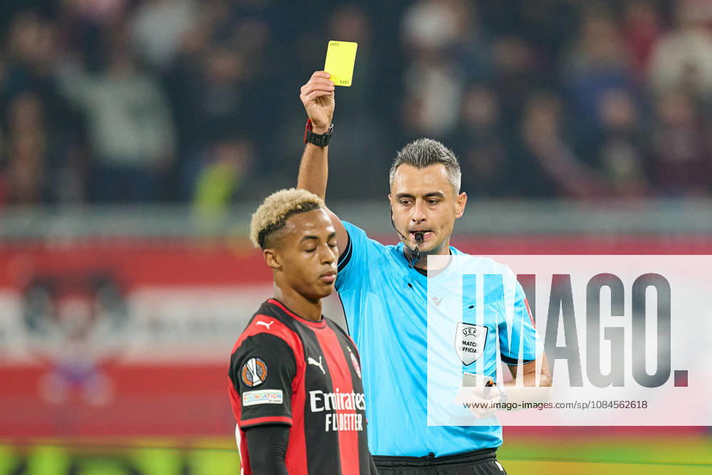 Salzburg, Österreich 15. Oktober 2026: UEFA Europa League - 2026 2027 - Ligaphase - 2. Spieltag - FC Red Bull Salzburg gegen AC Milan Im Bild: gelbe Karte von Schiedsrichter Horatiu Fesnic (RO) für Omari Hutchinson (ACM) Red Bull Arena