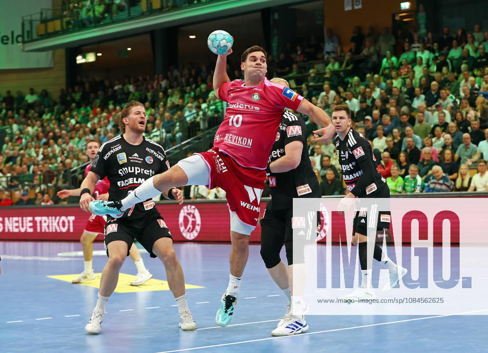 Handball Opel Handball Bundesliga, HSG Wetzlar - HC Erlangen v.l. Maciej Gebala (HC Erlangen), Josip Simic (HSG Wetzlar), Sebastian Firnhaber (HC Erlangen), Christoph Steinert (HC Erlangen) Wetzlar Buderus-Arena Hessen Deutschland (DE)