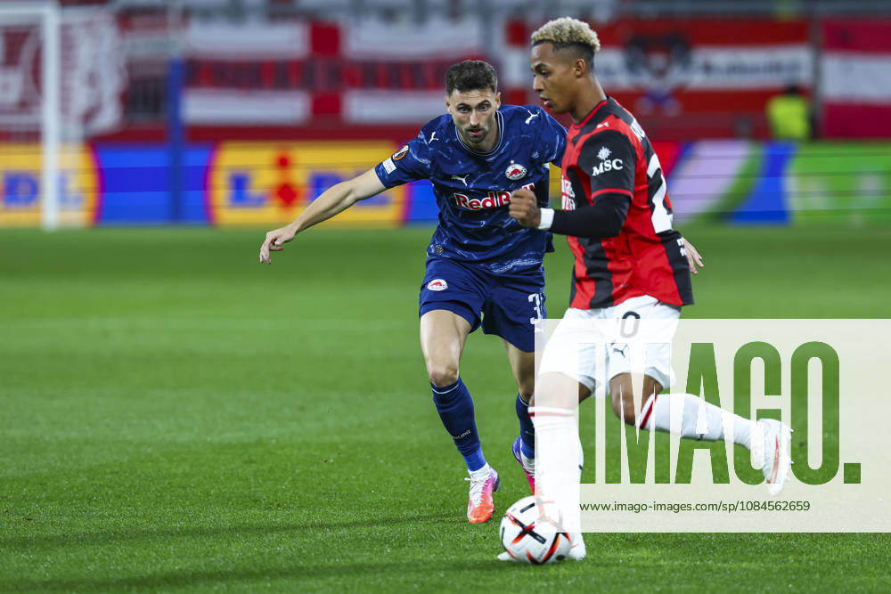 SOCCER - UEFA EL, RBS vs Milan SALZBURG,AUSTRIA,15.OCT.26 - SOCCER - UEFA Europa League, Red Bull Salzburg vs AC Milan. Image shows Dominik Schmid (RBS) and Omari Hutchinson (Milan). GEPAxpictures Geieregger