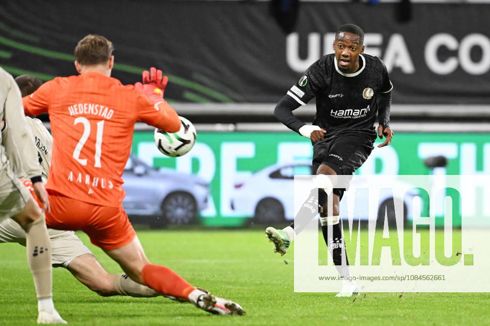 AA Gent vs Aarhus Mads Hedenstad of Aarhus battles for the ball with Michel-Ange Balikwisha of KAA Gent during Matchday 2 in the 2026-2027 Uefa Conference League season - league phase between AA Gent and AGF Aarhus on October 15 , 2026 in Gent, Belgium. (Photo by Maarten Straetemans Isosport) Gent Belgium