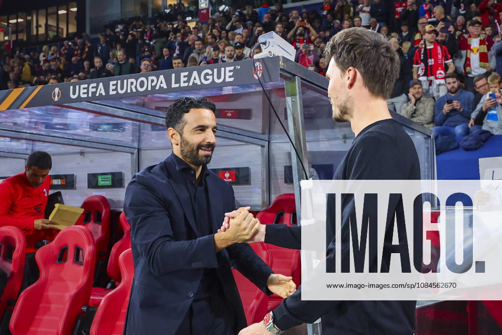 SOCCER - UEFA EL, RBS vs Milan SALZBURG,AUSTRIA,15.OCT.26 - SOCCER - UEFA Europa League, Red Bull Salzburg vs AC Milan. Image shows head coach Ruben Amorim (Milan) and head coach Danny Roehl (RBS). GEPAxpictures Geieregger