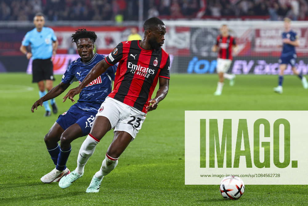 SOCCER - UEFA EL, RBS vs Milan SALZBURG,AUSTRIA,15.OCT.26 - SOCCER - UEFA Europa League, Red Bull Salzburg vs AC Milan. Image shows Edmund Baidoo (RBS) and Fikayo Tomori (Milan). GEPAxpictures Geieregger