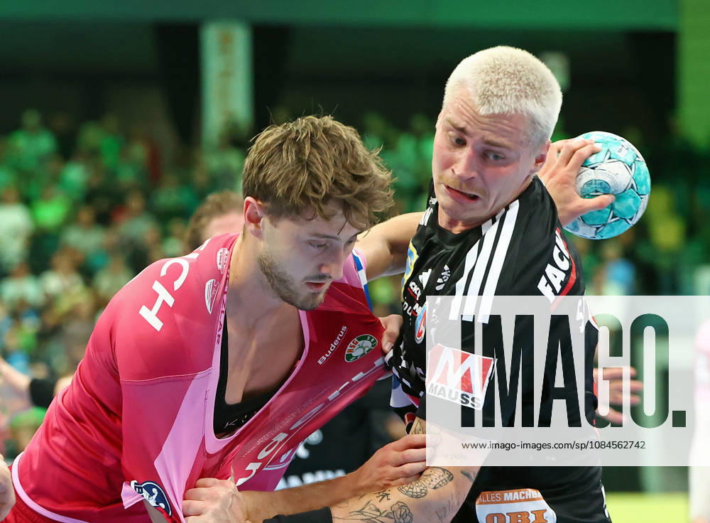 Handball Opel Handball Bundesliga, HSG Wetzlar - HC Erlangen v.l. Niklas Theiß (HSG Wetzlar), Marek Nissen (HC Erlangen) Wetzlar Buderus-Arena Hessen Deutschland (DE)