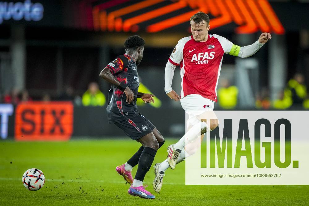 ALKMAAR , 15-10-2026, AFAS Stadion , season 2026 2027 , UEFA Europa League League phase , match between AZ and Hapoel Beer-Sheva , Picture shows Hapoel Beer-Sheva player Amankwah Forson and AZ player Peer Koopmeiners AZ - Hapoel Beer-Sheva x208448654x