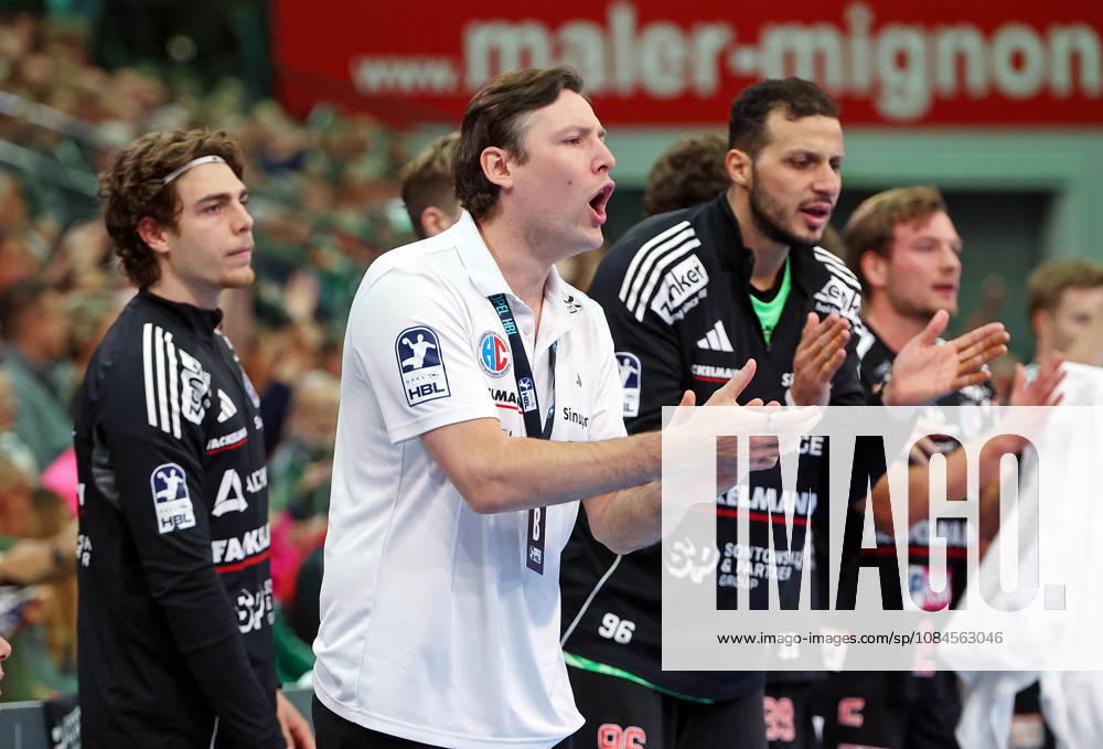 Handball Opel Handball Bundesliga, HSG Wetzlar - HC Erlangen Trainer Johannes Sellin (HC Erlangen). Wetzlar Buderus-Arena Hessen Deutschland (DE)