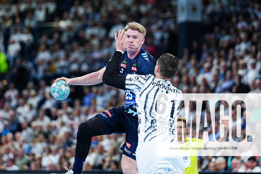 Haukur Thrastarson (Rhein-Neckar Löwen, 25), Hendrik Pekeler (THW Kiel, 61) GER, THW Kiel vs. Rhein-Neckar Löwen, Handball, 1. Bundesliga, Spieltag 9, Saison 2026 2027, 15.10.2026 GER, THW Kiel vs. Rhein-Neckar Löwen, Handball, 1. Bundesliga, Spieltag 9, Saison 2026 2027, 15.10.2026 Kiel
