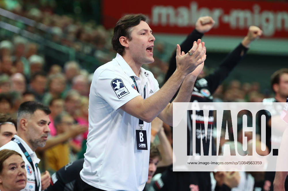 Handball Opel Handball Bundesliga, HSG Wetzlar - HC Erlangen Trainer Johannes Sellin (HC Erlangen) Wetzlar Buderus-Arena Hessen Deutschland (DE)