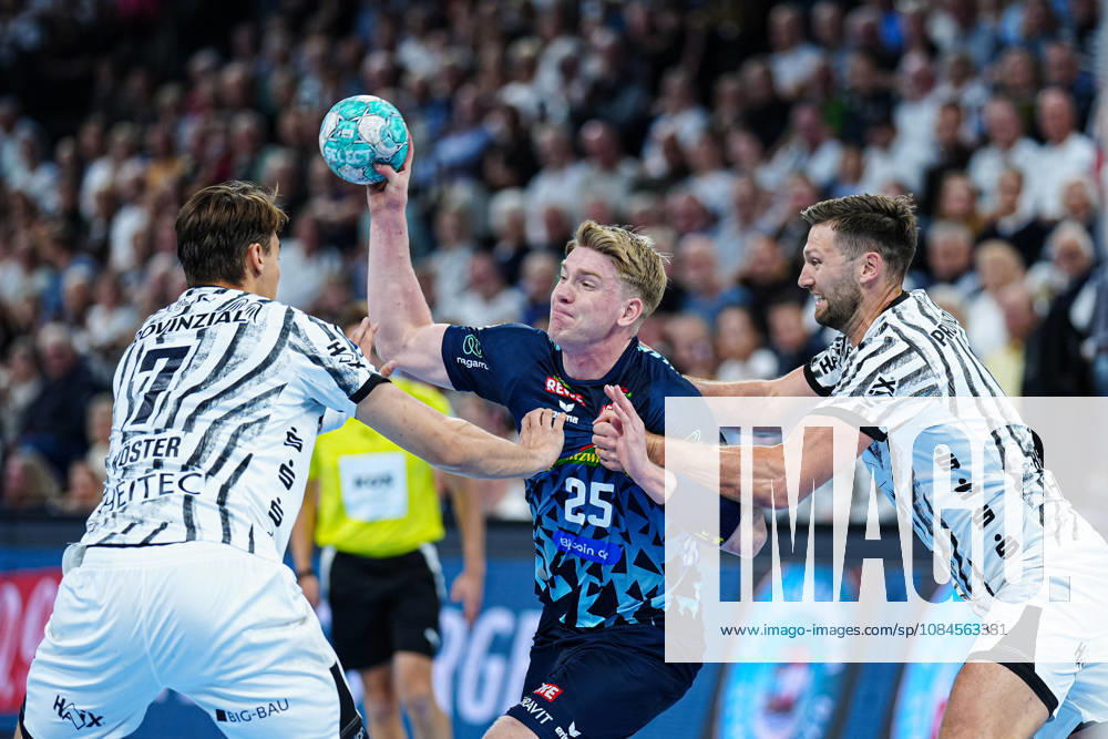 Julian Köster (THW Kiel, 07), Haukur Thrastarson (Rhein-Neckar Löwen, 25), Harald Reinkind (THW Kiel, 06) GER, THW Kiel vs. Rhein-Neckar Löwen, Handball, 1. Bundesliga, Spieltag 9, Saison 2026 2027, 15.10.2026 GER, THW Kiel vs. Rhein-Neckar Löwen, Handball, 1. Bundesliga, Spieltag 9, Saison 2026 2027, 15.10.2026 Kiel
