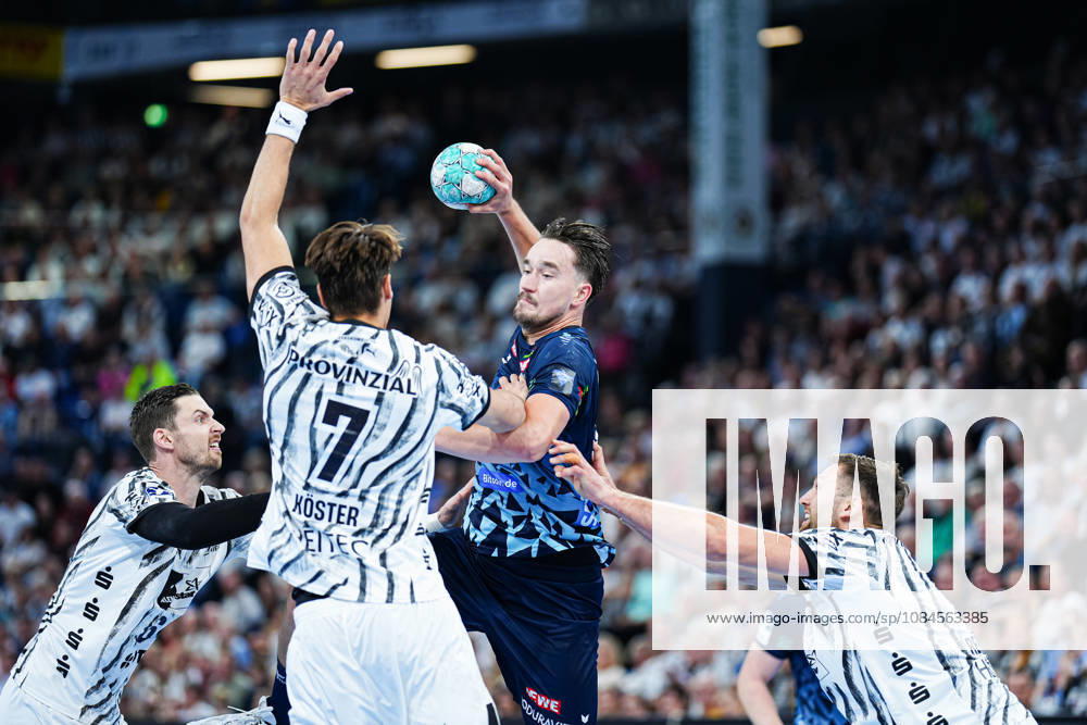 Hendrik Pekeler (THW Kiel, 61), Julian Köster (THW Kiel, 07), Robert Timmermeister (Rhein-Neckar Löwen, 07), Harald Reinkind (THW Kiel, 06) GER, THW Kiel vs. Rhein-Neckar Löwen, Handball, 1. Bundesliga, Spieltag 9, Saison 2026 2027, 15.10.2026 GER, THW Kiel vs. Rhein-Neckar Löwen, Handball, 1. Bundesliga, Spieltag 9, Saison 2026 2027, 15.10.2026 Kiel