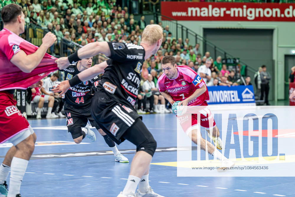 OPEL Handball Bundesliga; HSG Wetzlar - HC Erlangen, 15.10.26 Dominik Mappes (HSG Wetzlar, 7), Sebastian Firnhaber (HC Erlangen, 18), Josip Simic (HSG Wetzlar, 10) OPEL Handball Bundesliga; HSG Wetzlar - HC Erlangen: Wetzlar, 15.10.26