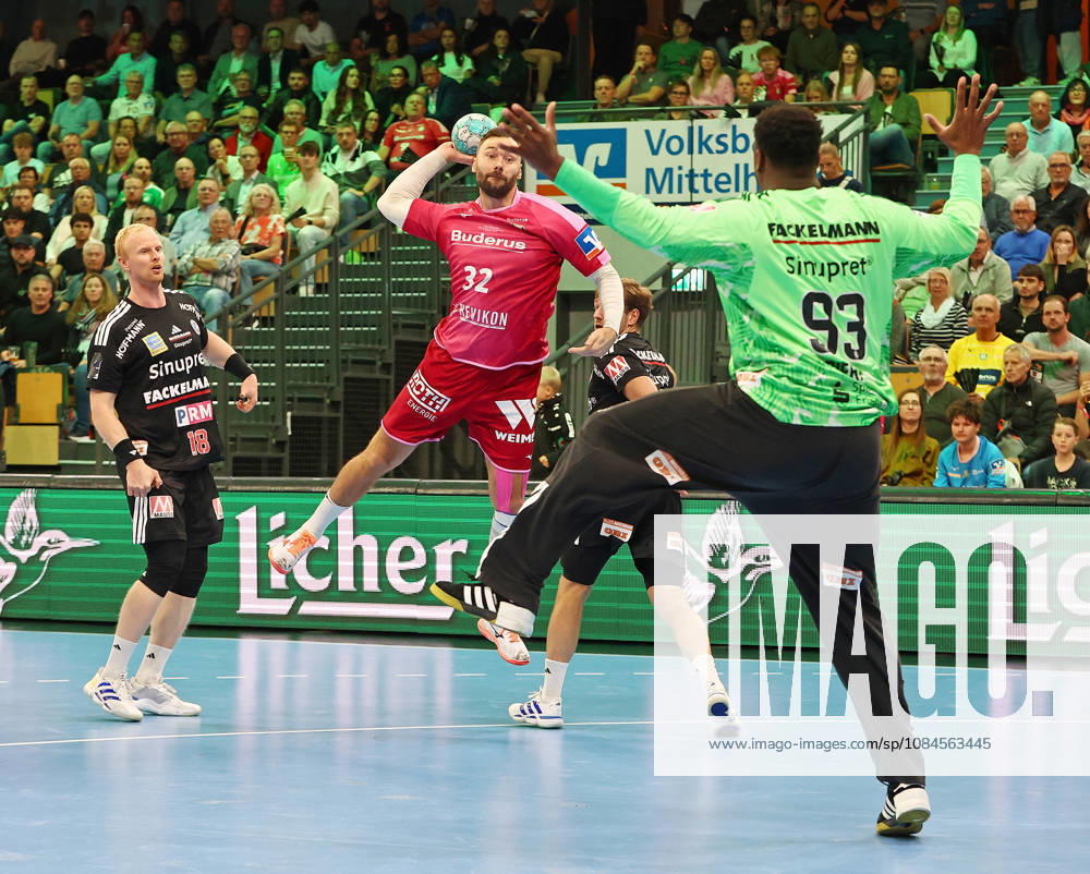 Handball Opel Handball Bundesliga, HSG Wetzlar - HC Erlangen v.l. Sebastian Firnhaber (HC Erlangen), Nikolaj Laesö (HSG Wetzlar), Christoph Steinert (HC Erlangen), Rubens Pierre (HC Erlangen) Wetzlar Buderus-Arena Hessen Deutschland (DE)