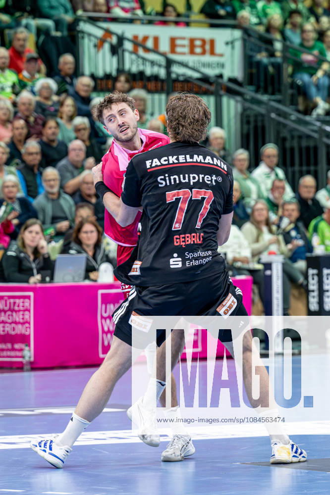 OPEL Handball Bundesliga; HSG Wetzlar - HC Erlangen, 15.10.26 Niklas Theiß (HSG Wetzlar, 9), Maciej Gebala (HC Erlangen, 77) OPEL Handball Bundesliga; HSG Wetzlar - HC Erlangen: Wetzlar, 15.10.26