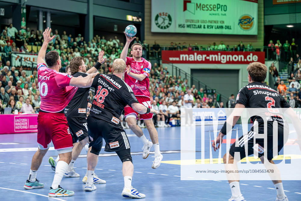 OPEL Handball Bundesliga; HSG Wetzlar - HC Erlangen, 15.10.26 Dominik Mappes (HSG Wetzlar, 7), Frieder Bandlow (HC Erlangen, 2), Sebastian Firnhaber (HC Erlangen, 18), Maciej Gebala (HC Erlangen, 77), Josip Simic (HSG Wetzlar, 10) OPEL Handball Bundesliga; HSG Wetzlar - HC Erlangen: Wetzlar, 15.10.26