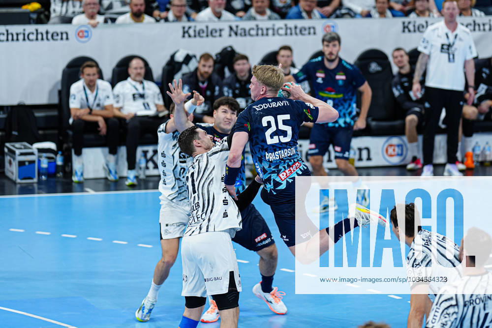 Wurf Tor Haukur Thrastarson (Rhein-Neckar Löwen, 25) GER, THW Kiel vs. Rhein-Neckar Löwen, Handball, 1. Bundesliga, Spieltag 9, Saison 2026 2027, 15.10.2026 GER, THW Kiel vs. Rhein-Neckar Löwen, Handball, 1. Bundesliga, Spieltag 9, Saison 2026 2027, 15.10.2026 Kiel