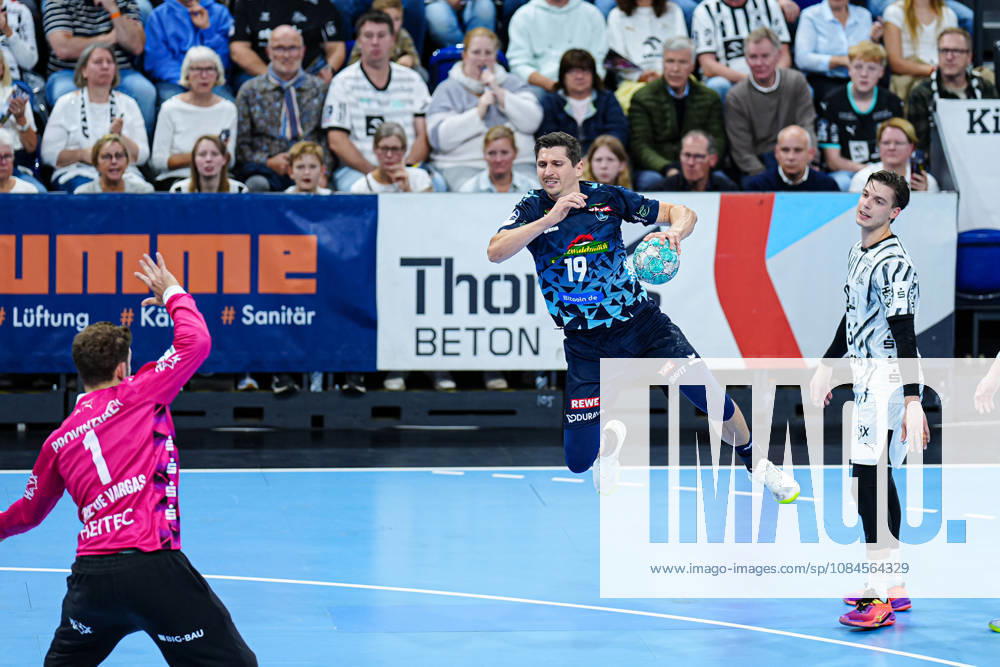 Wurf Tor Marius Steinhauser (Rhein-Neckar Löwen, 19) GER, THW Kiel vs. Rhein-Neckar Löwen, Handball, 1. Bundesliga, Spieltag 9, Saison 2026 2027, 15.10.2026 GER, THW Kiel vs. Rhein-Neckar Löwen, Handball, 1. Bundesliga, Spieltag 9, Saison 2026 2027, 15.10.2026 Kiel