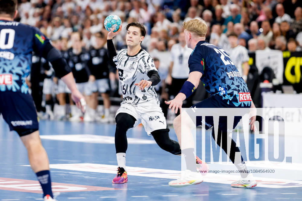 - Handball, 1. Bundesliga 2026 27, THW Kiel - Rhein-Neckar Löwen: Domen Makuc (THW Kiel, 35), Haukur Þrastarson (Rhein-Neckar Löwen, 25)