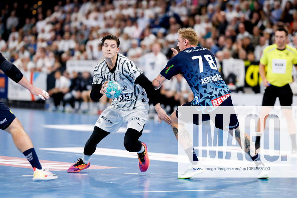 - Handball, 1. Bundesliga 2026 27, THW Kiel - Rhein-Neckar Löwen: Domen Makuc (THW Kiel, 35)m, Edwin Aspenbäck (Rhein-Neckar Löwen, 78)