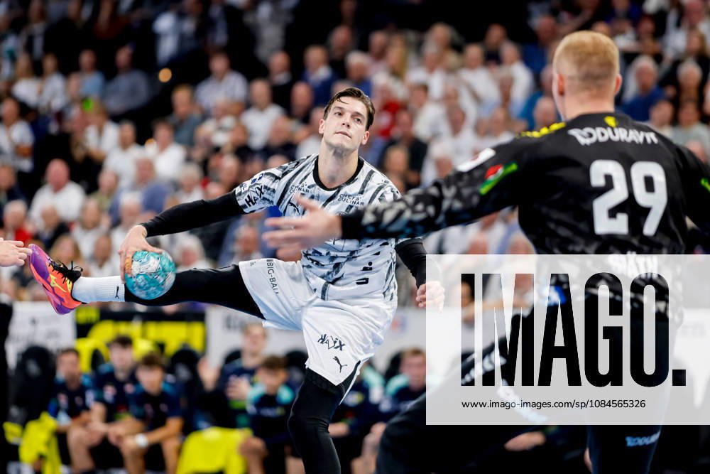 - Handball, 1. Bundesliga 2026 27, THW Kiel - Rhein-Neckar Löwen: Domen Makuc (THW Kiel, 35), David Späth (Rhein-Neckar Löwen, 29)