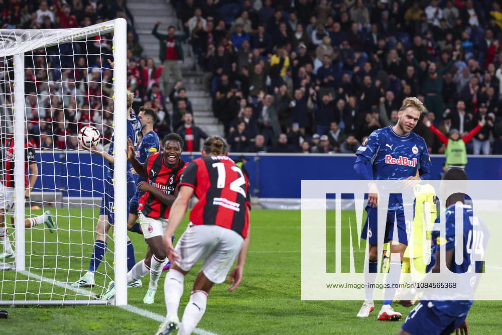 SOCCER - UEFA EL, RBS vs Milan SALZBURG,AUSTRIA,15.OCT.26 - SOCCER - UEFA Europa League, Red Bull Salzburg vs AC Milan. Image shows the rejoicing of scorer Alphadjo Cisse (Milan). GEPAxpictures Geieregger