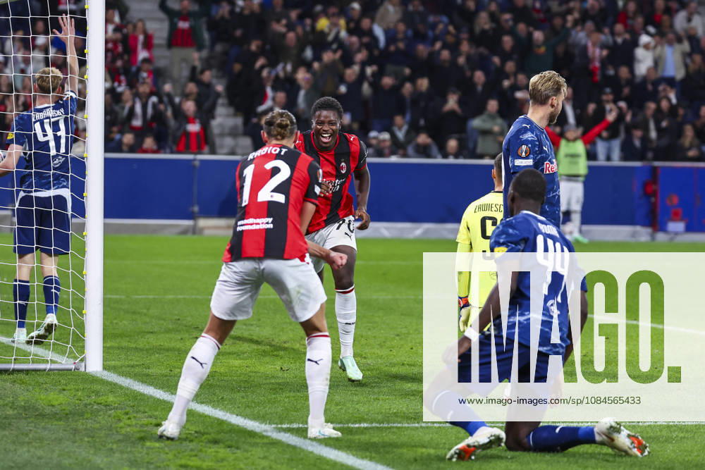 SOCCER - UEFA EL, RBS vs Milan SALZBURG,AUSTRIA,15.OCT.26 - SOCCER - UEFA Europa League, Red Bull Salzburg vs AC Milan. Image shows the rejoicing of scorer Alphadjo Cisse (Milan). GEPAxpictures Geieregger