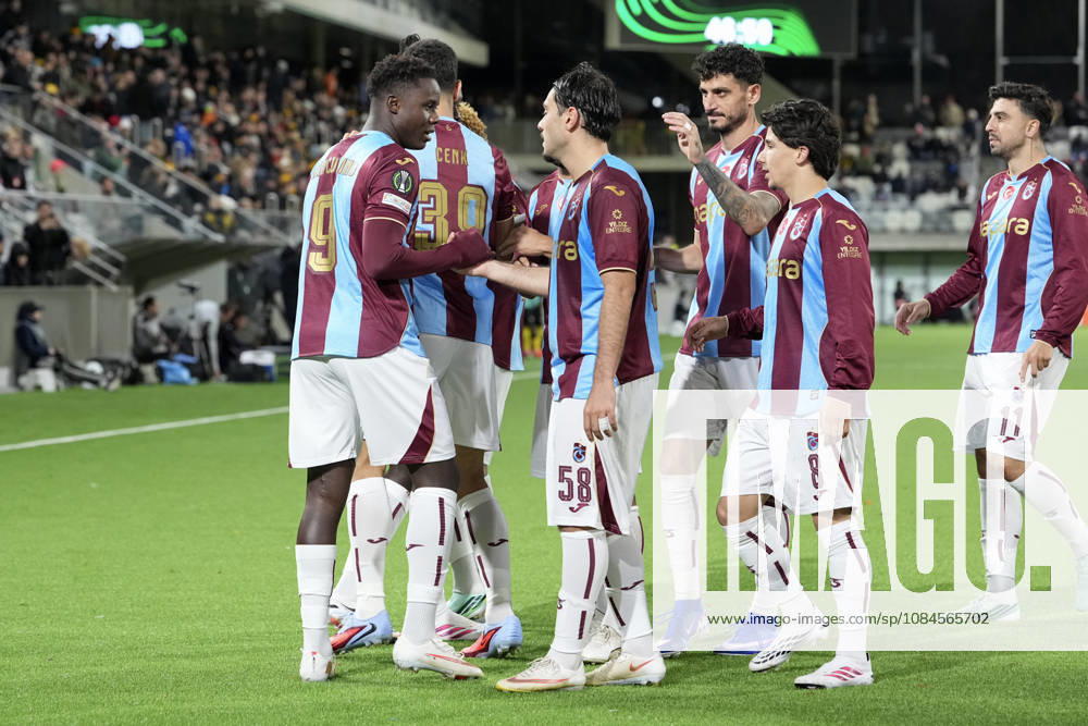 LKS 20261015 Trabzonspor players celebrate the team s third goal by Dju Fraculino during the football UEFA Conference League League Phase match between KuPS Kuopio and Trabzonspor in Tampere, Finland, on October 15, 2026. - MIKA KYLMÄNIEMI Tampere Finland i0PXezPOI-8