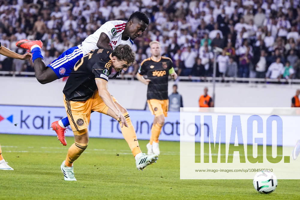 Fussball: Kroatien: UEFA Conference League 2026 2027 - 1. Runde, 15.10.2026 - HNK Hajduk Split vs. AFC Ajax Amsterdam - Stadion Poljud (Split, Kroatien); Abdoulie Bamba Sanyang (Hajduk Split), Youri Baas (AFC Ajax)